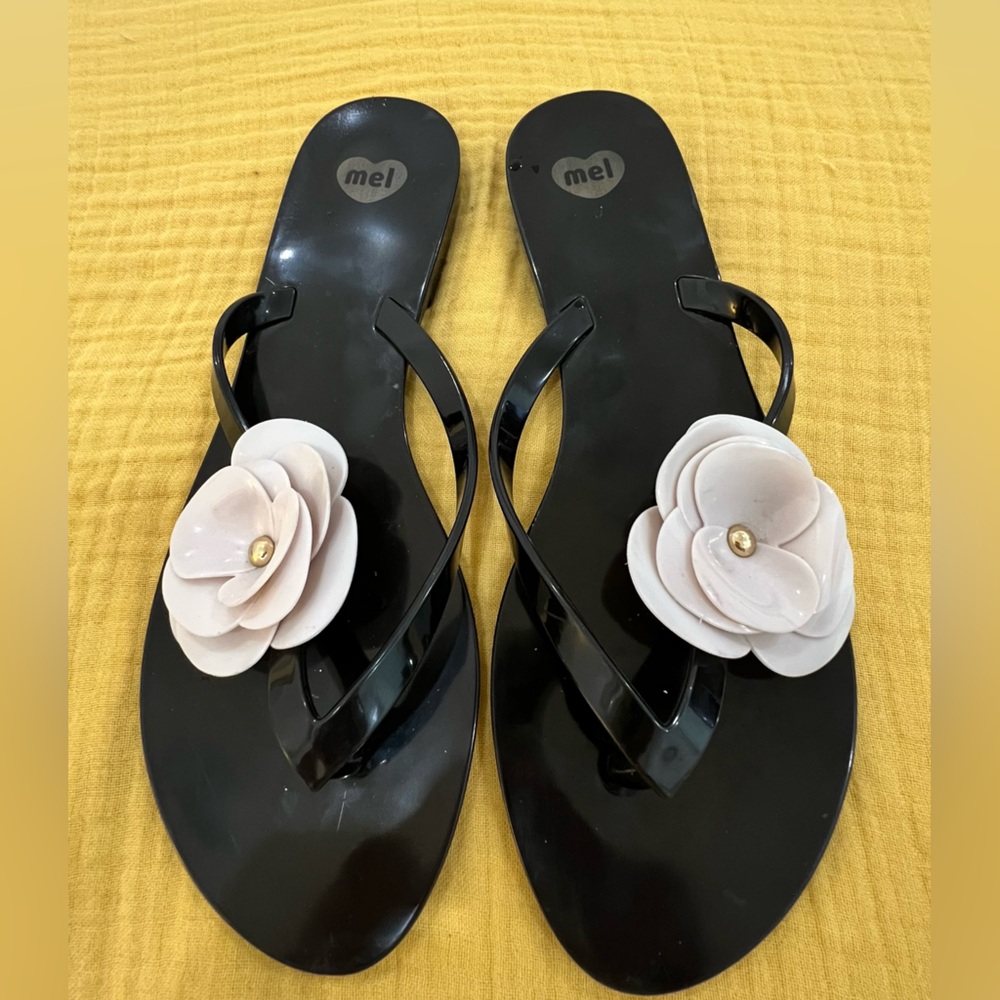 Mel by Melissa Dreamed Jelly Flip Flips with Flower detail